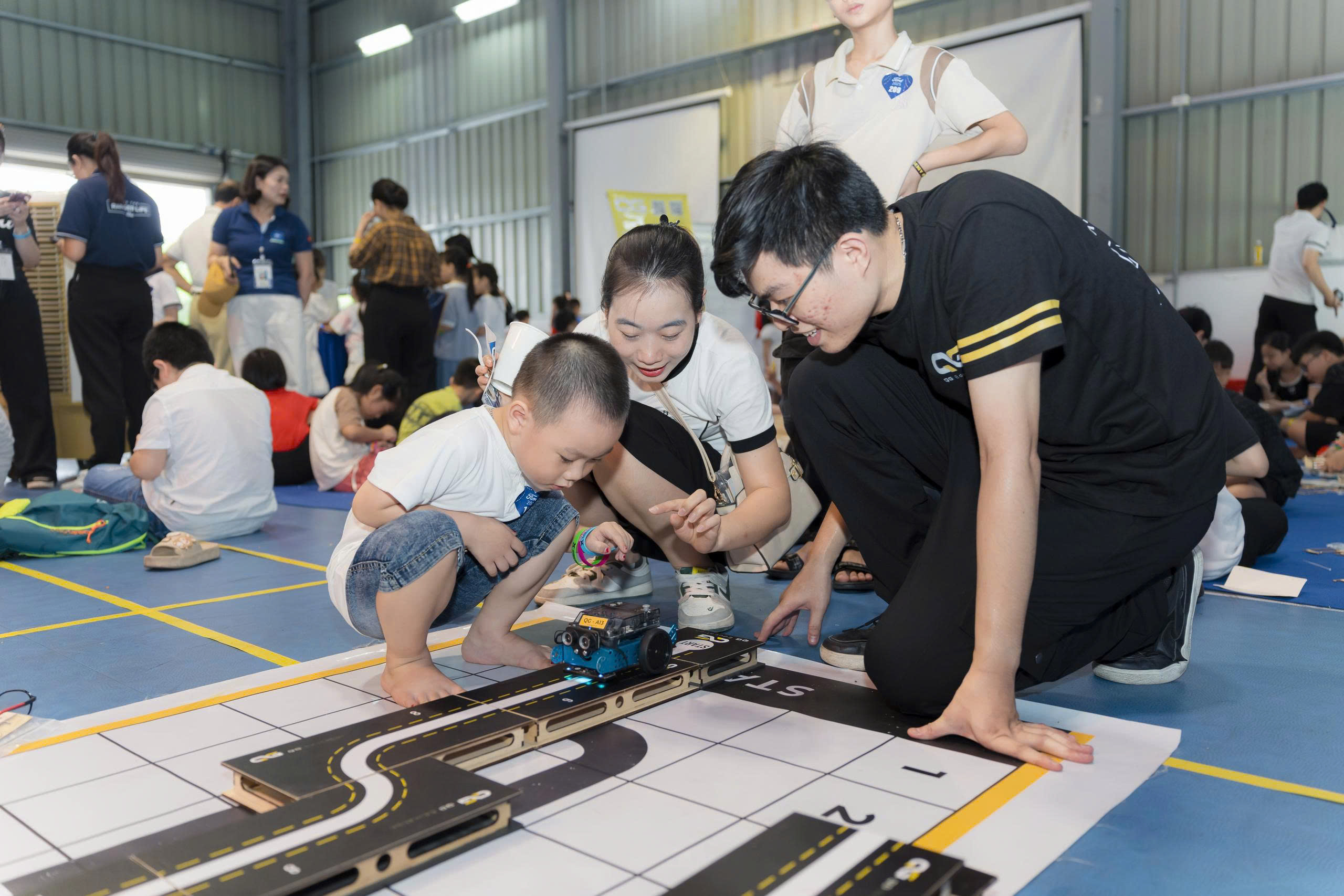 Trải nghiệm STEM Robotics cùng mBot V1.2 cùng với Quách Gia tại Ford Hải Dương