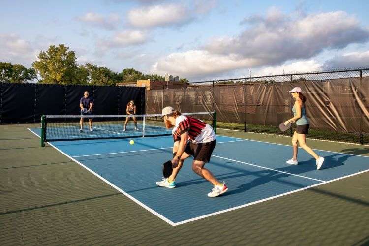 Cách khắc phục lỗi đánh bóng Pickleball ra ngoài hiệu quả nhất