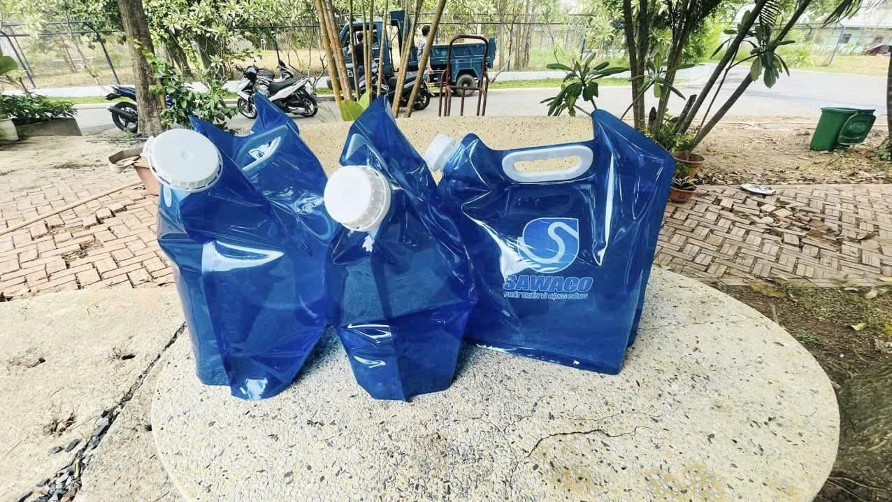 Sawaco hỗ trợ túi nước cho các địa phương miền Bắc chịu ảnh hưởng của cơn bão, hình: CH CTN Miền Bắc