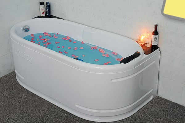 Bồn tắm massage Micio WM 150R