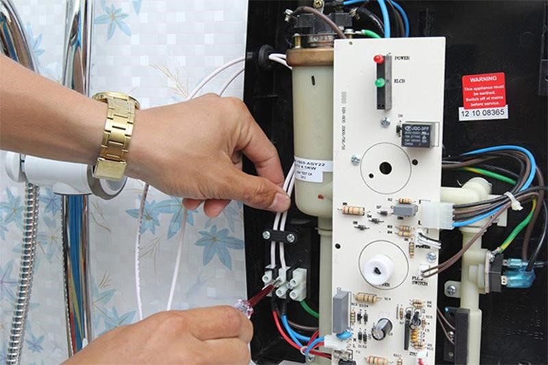 Đấu nối nguồn điện vào thiết bị