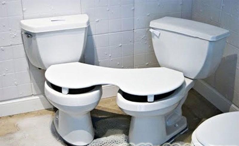 Mẫu bồn cầu đôi liền nhau