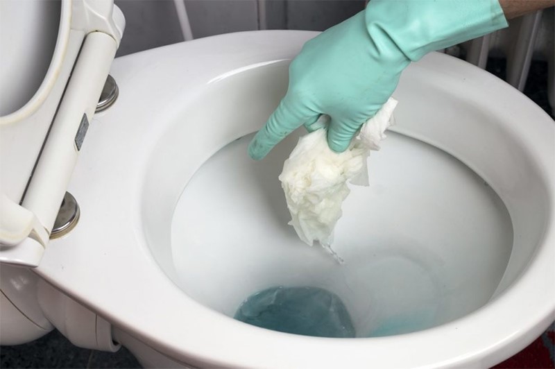 Nguyên nhân bồn cầu bị tắc trầm trọng