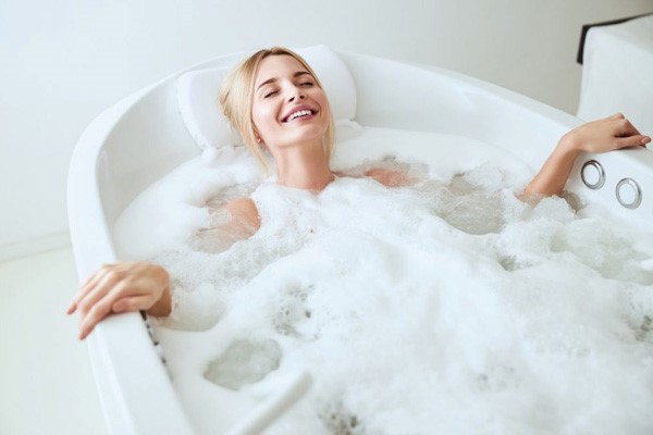 Tạo bọt bồn tắm bằng vỏ quýt khô