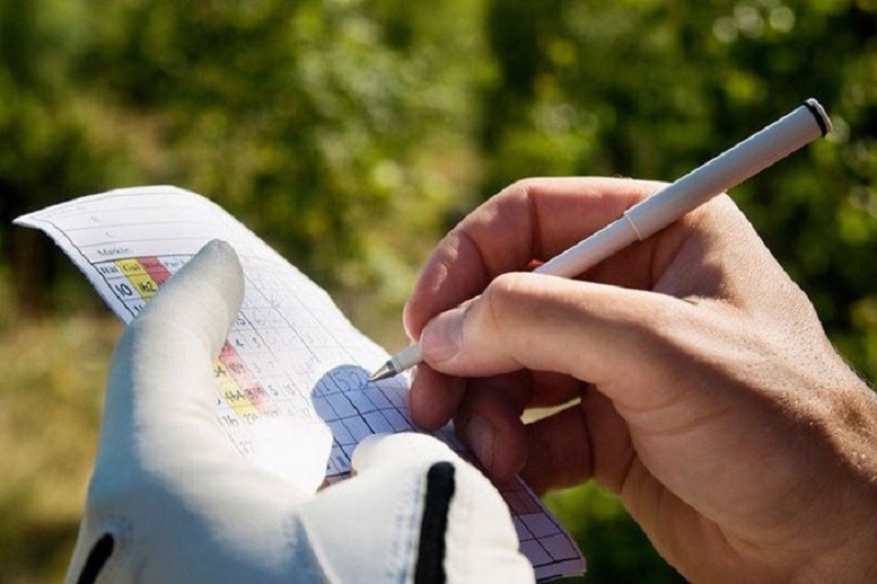 Trọng tài sẽ ghi điểm từ vùng tee đến green trước khi chuyển sang hố tiếp theo