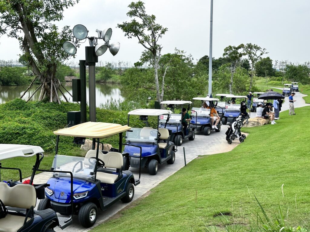 Thuê xe điện chuyên dụng trên sân golf là điều cần thiết