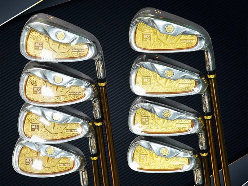 Gậy Putter với kiểu dáng Blade truyền thống tạo nên các cú putt vòng cung hiệu quả