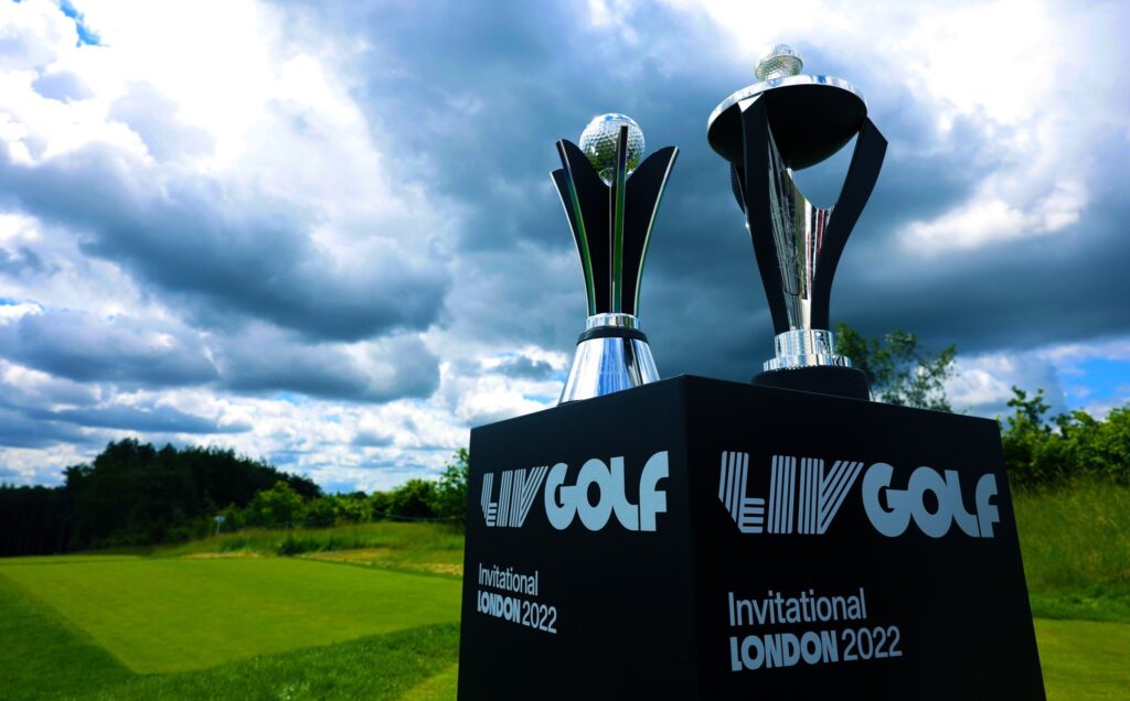 Cup vô địch được đầu tư chỉn chu tại giải đấu