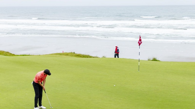 Tập golf nâng cao với kỹ thuật kiểm soát bóng khi có gió mạnh