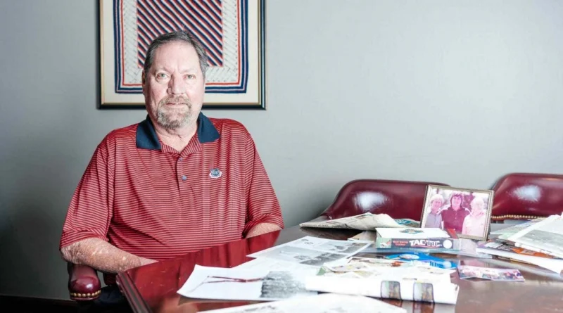 Mancil Davis được biết đến với danh hiệu “King of Aces” (Vua Hole in one)