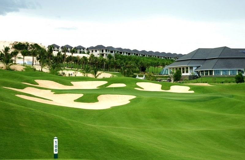 Không gian tươi mát, trong lành của Royal Island Golf & Villas
