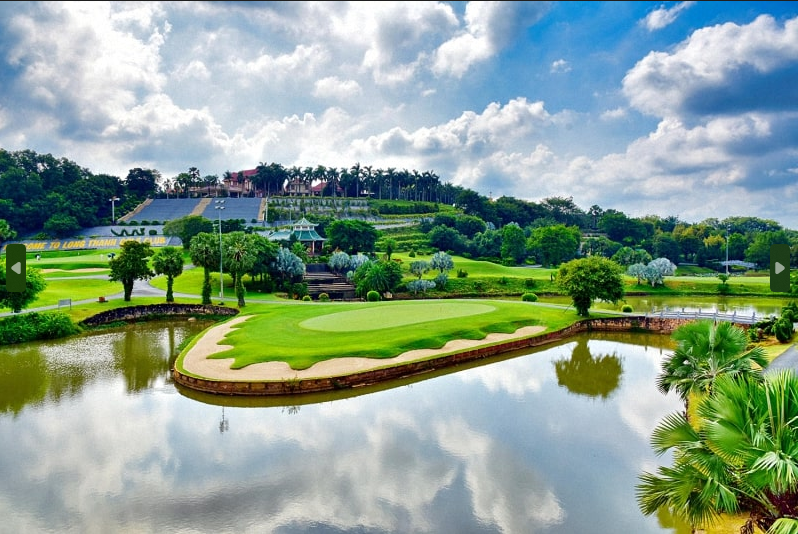 Sân golf Sông Bé với nhiều hồ nước nhân tạo tuyệt đẹp