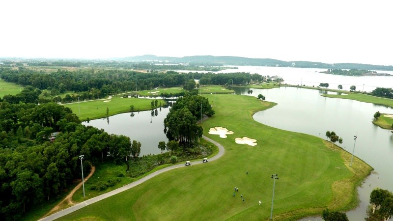 Sân golf Đại Lải được thiết kế và xây dựng bởi Peter Waddell và công ty Linkshape