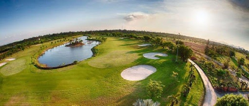 Lỗ golf 16 par 3, với green hình bát độc đáo tạo sự khao khát chinh phục của mọi golfer