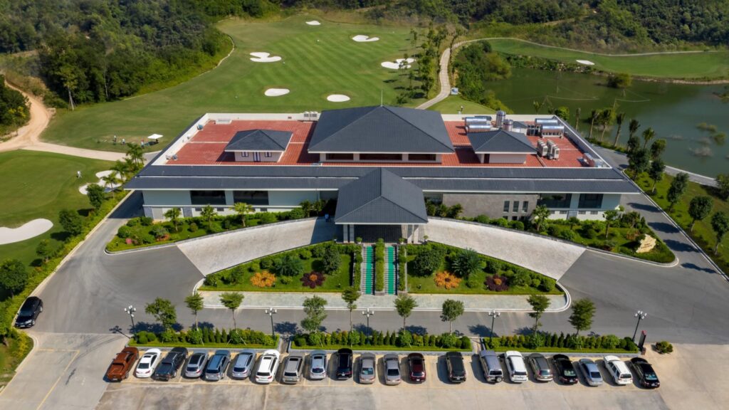 Tòa nhà câu lạc bộ hiện đại, sang trọng