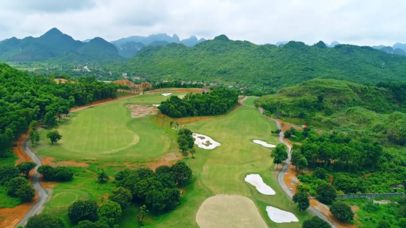 9 lỗ golf phía sau mang đến cho người chơi cảm giác “dễ thở” hơn