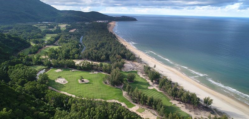 Sân golf Laguna Lăng Cô độc đáo với nhiều trở ngại khác nhau