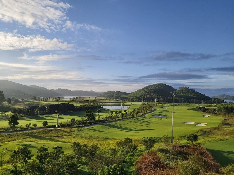 Mường Thanh Diễn Lâm Golf Club nằm tại xóm Đồng Nông