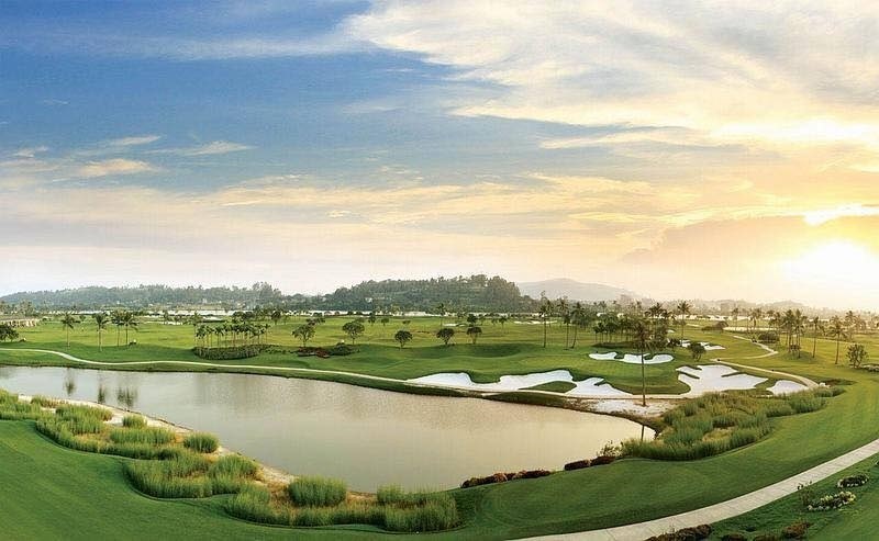 Sân golf Vân Trì sở hữu không gian rộng lớn
