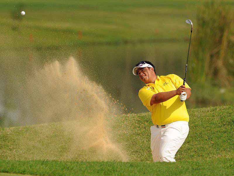 Tập golf nâng cao với kỹ thuật đánh golf trong hố cát