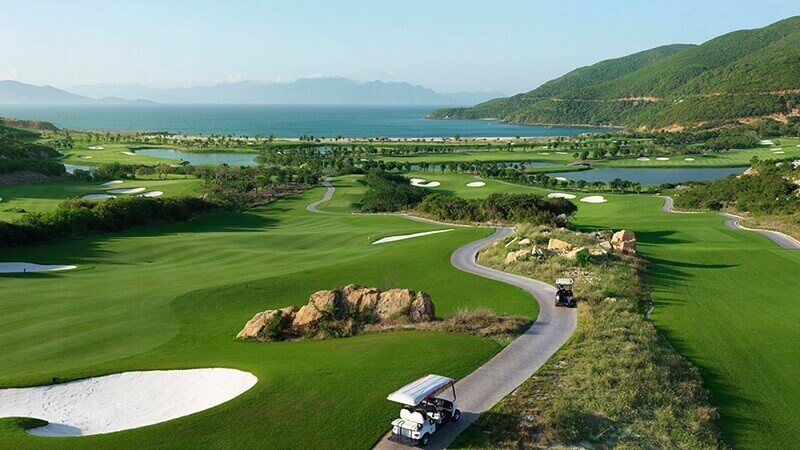 Sân golf Vinpearl Nha Trang sở hữu không gian rộng lớn, nên thơ