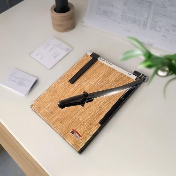 meo-su-dung-ban-cat-giay-1