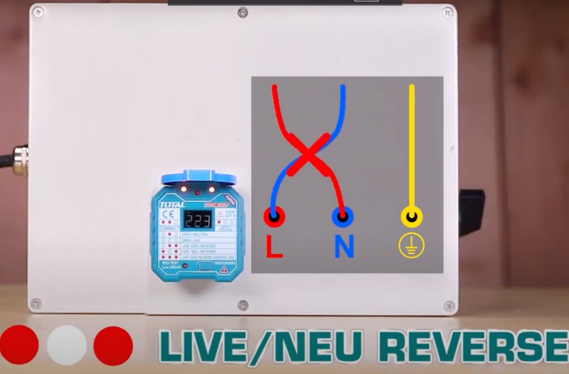 6. Dây nóng và dây trung tính đảo ngược (đèn trái và phải sáng): Dây nóng và trung tính bị đảo vị trí sẽ khiến ổ cắm không hoạt động đúng cách.