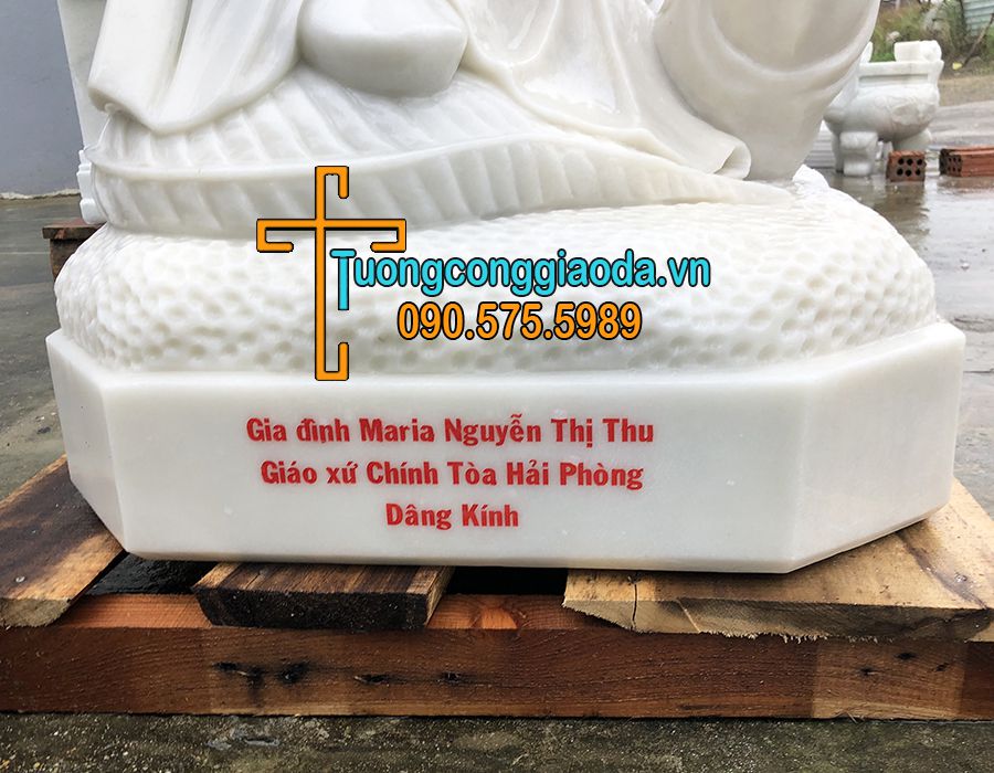 Khắc chữ tượng đức mẹ hằng cứu giúp bằng đá trắng đẹp