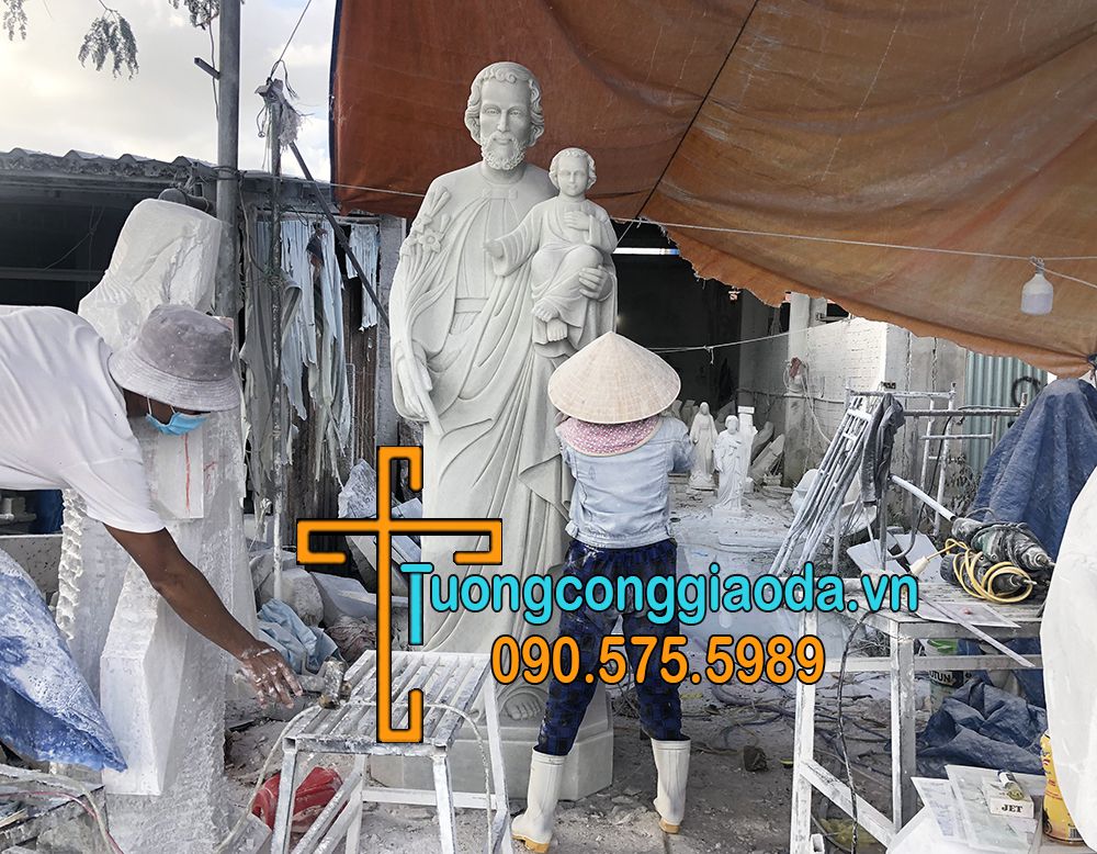 Mài bóng tượng thánh giuse bồng chúa bằng đá trắng đẹp