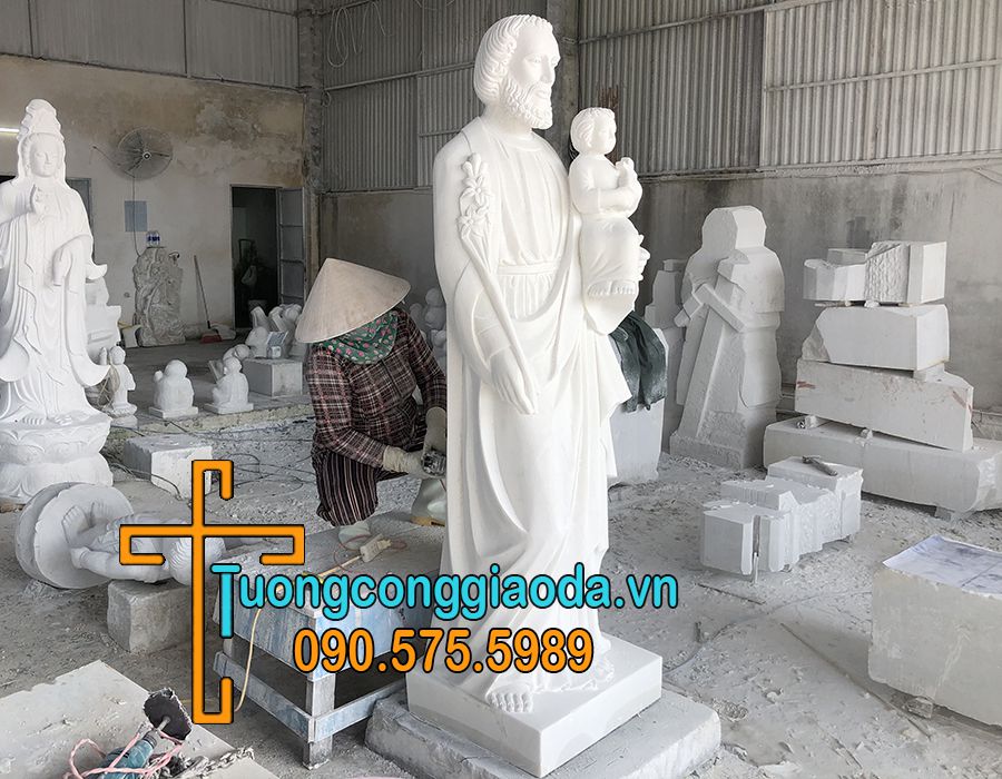 Mài Và Đánh Bóng Tượng Thánh Giuse Bồng Chúa Con Đá Cẩm Thạch.