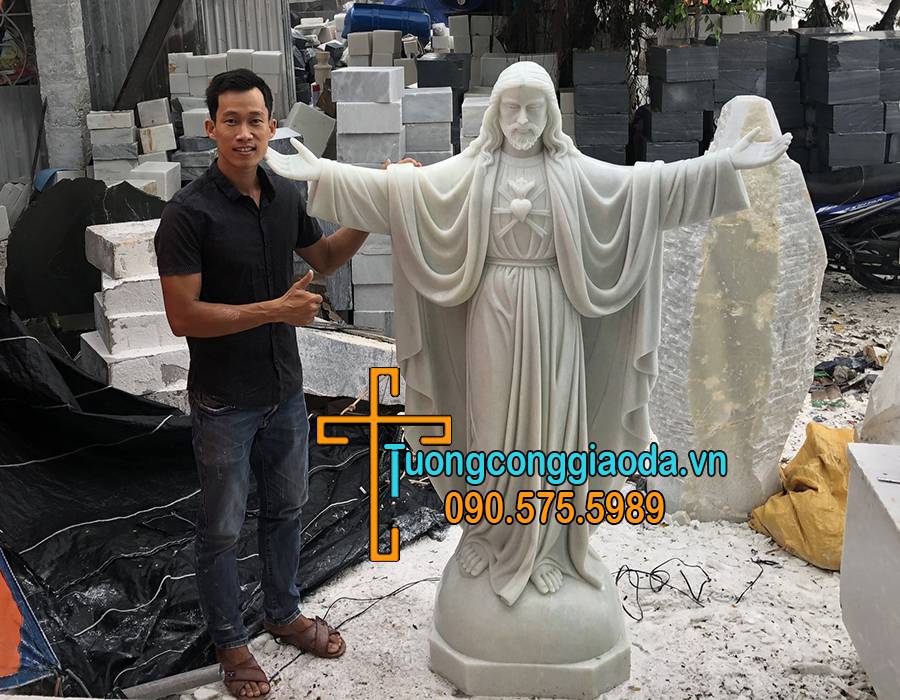 Tượng Chúa Kitô Vua Bằng Đá Cẩm Thạch Nguyên Khối