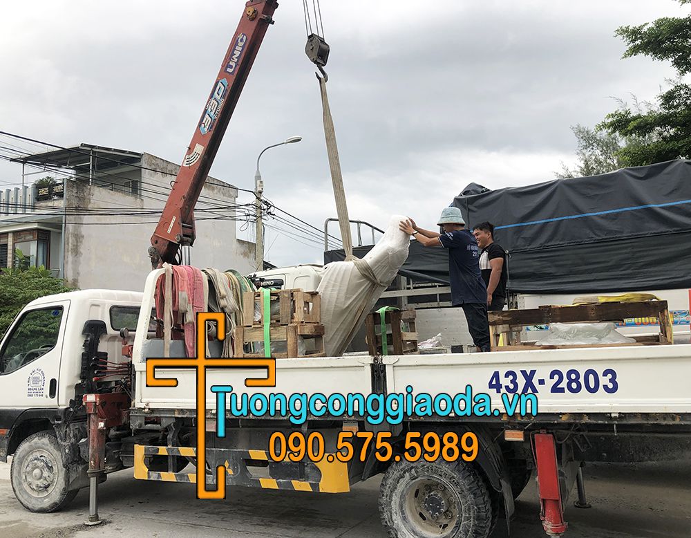 Vận Chuyển Tượng Đức Mẹ Ban Ơn Đá Tới Công Trình.