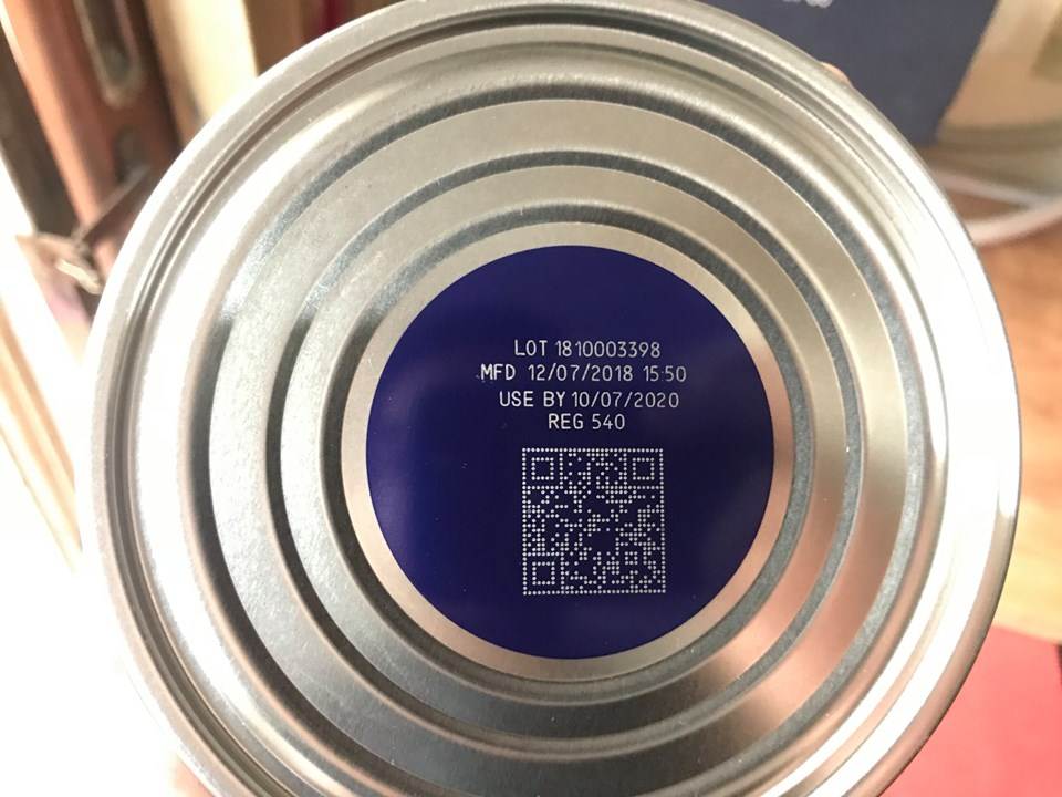 khắc mã QR Code lên nắp hộp sữa