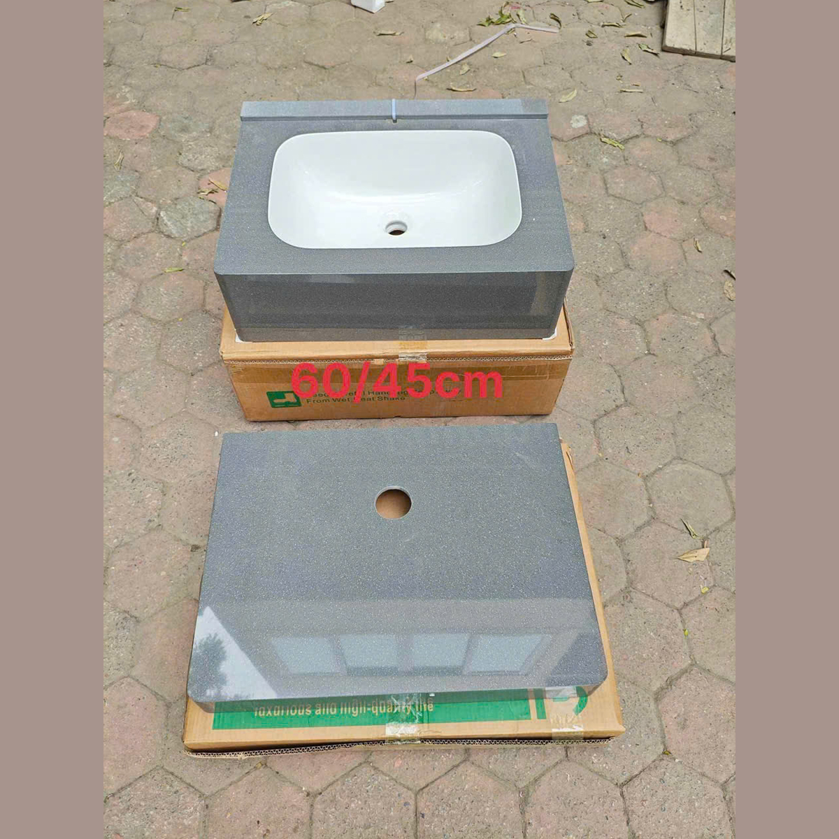 Bàn đá lavabo B8050 bo viền, kích thước 60x45cm gọn gàng, dễ lắp đặt
