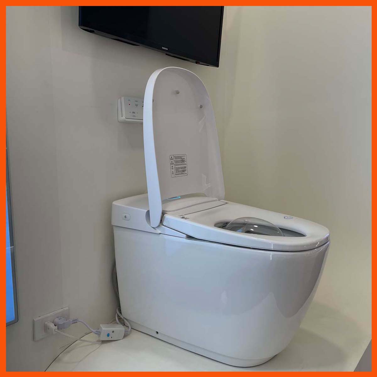 Bồn cầu thông minh INAX AC-819VN tự động mở nắp