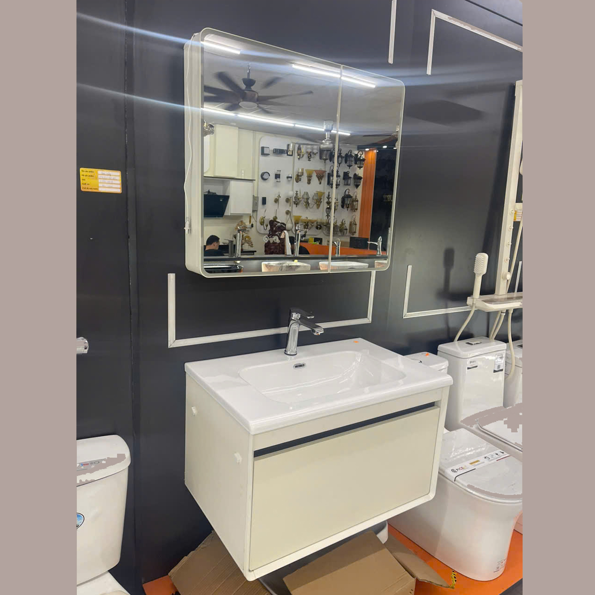 Bồn rửa mặt có tủ 808 inox cao cấp, thiết kế hiện đại, tiện nghi cho phòng tắm