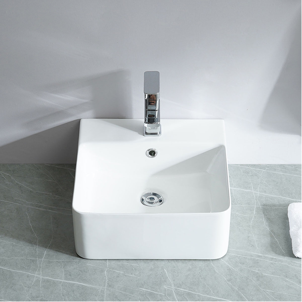 Chậu lavabo treo tường sứ cao cấp, thiết kế gọn đẹp, dễ lắp đặt