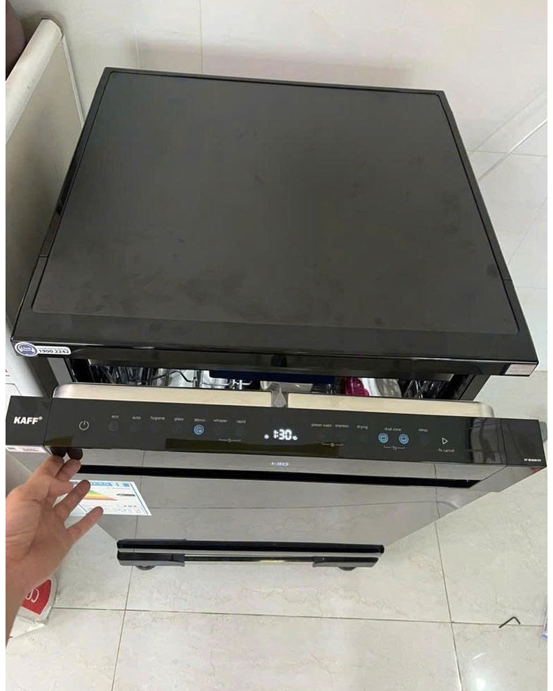 Màn hình cảm ứng LED sang trọng – thao tác dễ dàng