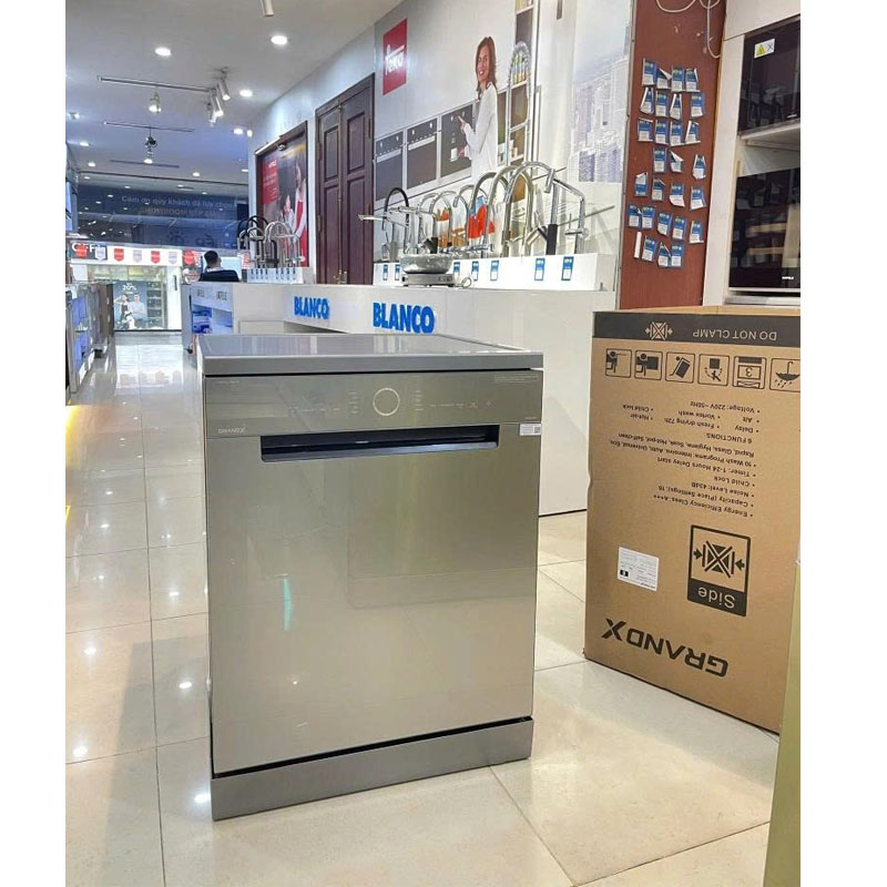 Nội thất 3 khay chứa cơ động của máy rửa bát GrandX SMS8GX89G