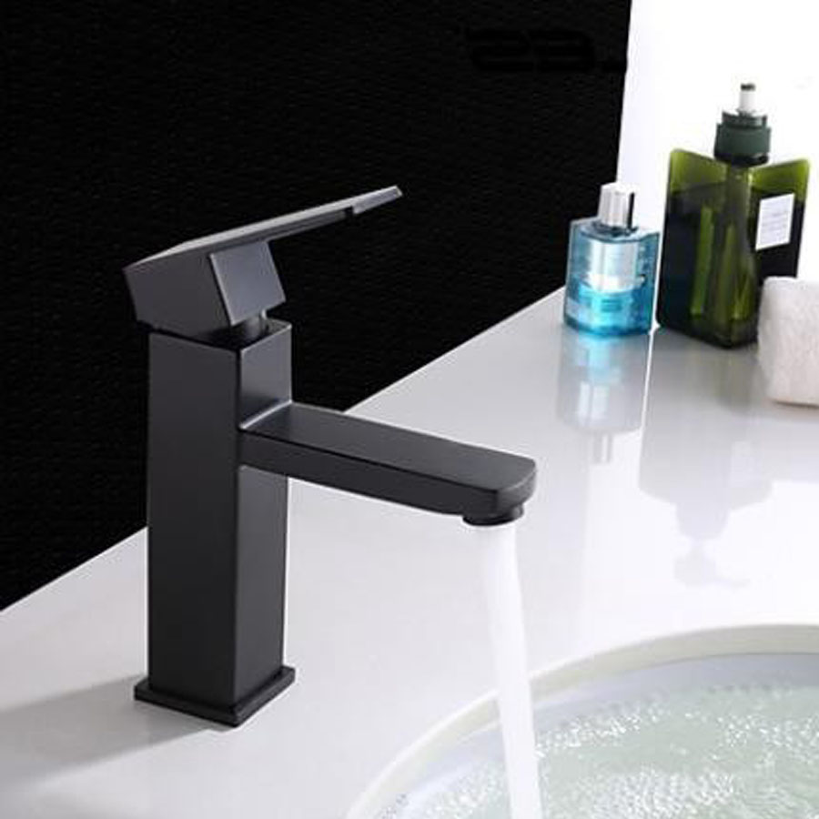 Vòi lavabo inox tĩnh điện SKL03 – Chất liệu bền đẹp, chống gỉ sét, thiết kế vuông mạnh mẽ.