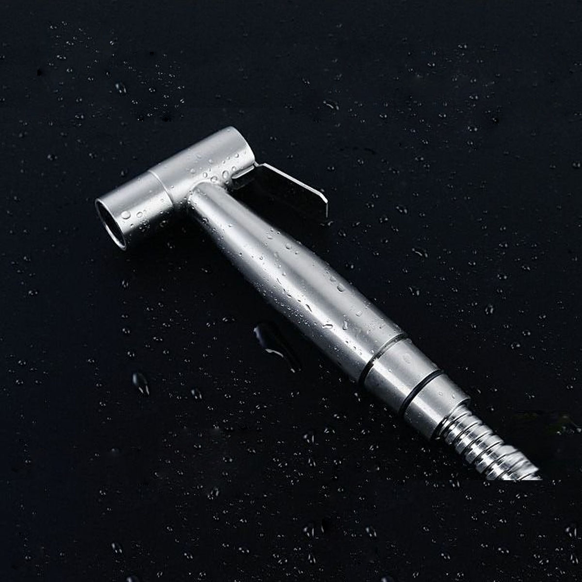 Vòi xịt vệ sinh inox 304 cao cấp, áp lực nước mạnh, chống gỉ sét, bền đẹp theo thời gian