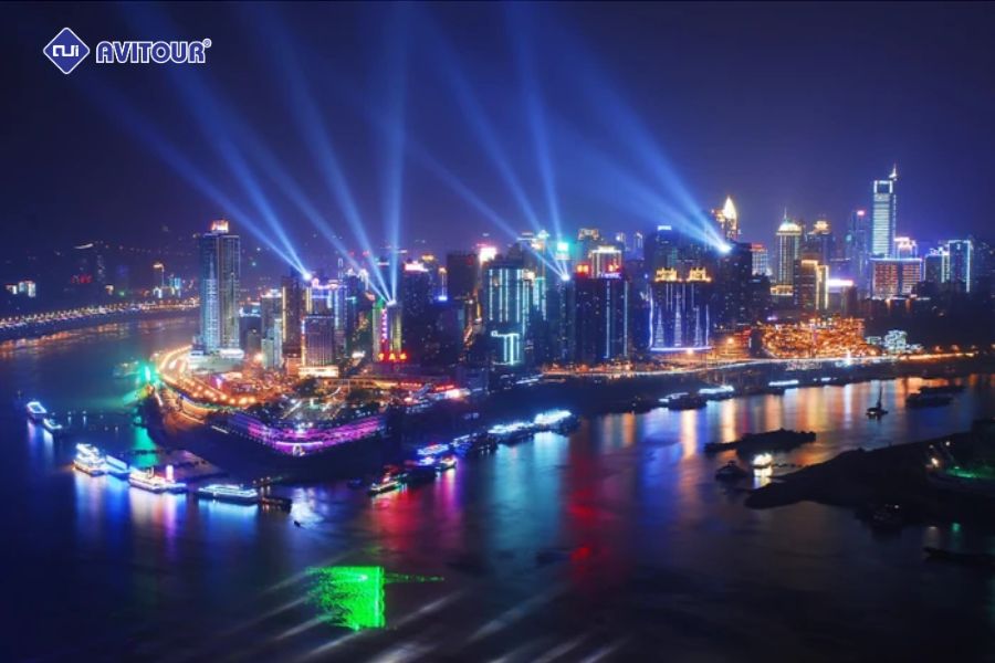 Bến cảng Chaotian - nơi hai dòng sông gặp nhau, nước không hòa lẫn