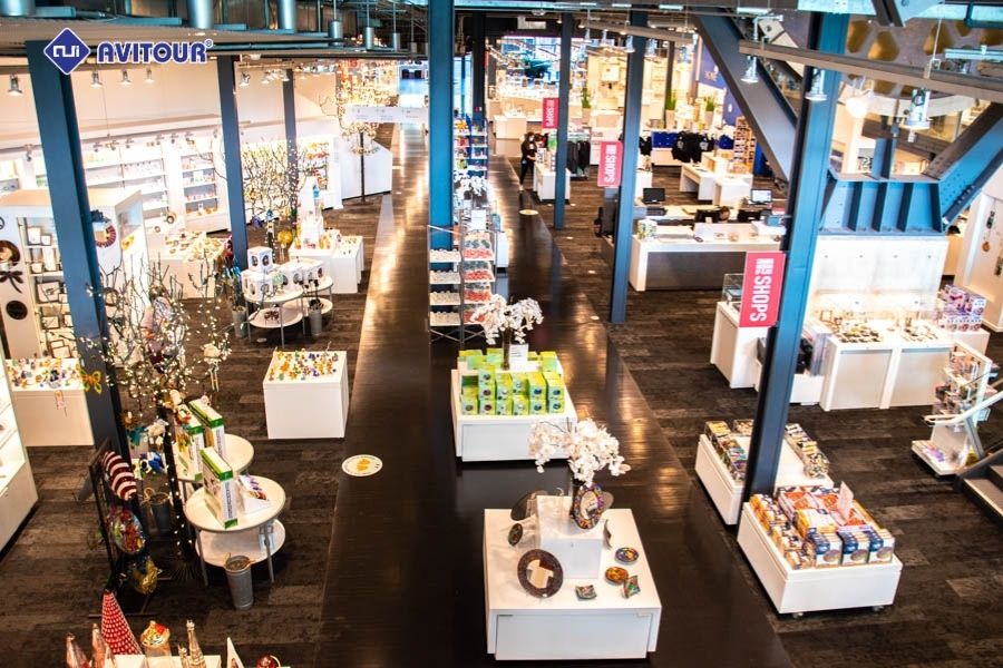 Chìm đắm trong thế giới sắc màu ở trung tâm thủy tinh Corning Glass