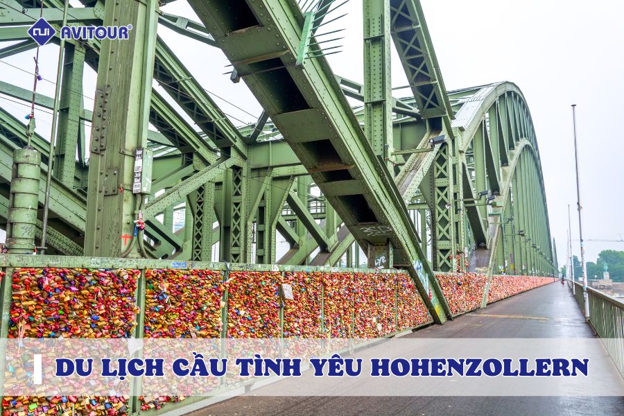 Đắm chìm trong sự lãng mạn của cây cầu tình yêu Hohenzollern