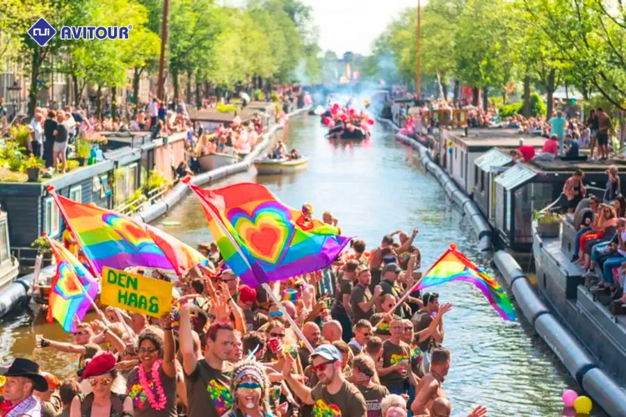 Đắm chìm trong sự mê hoặc của vẻ đẹp kênh đào Amsterdam