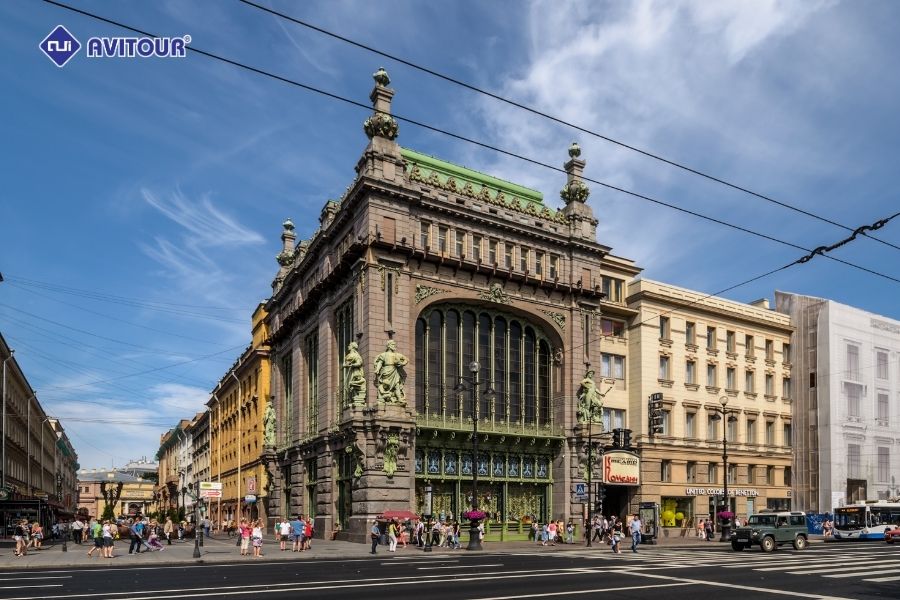 Dạo bước trên đại lộ Nevsky: Con đường sôi động của St. Petersburg