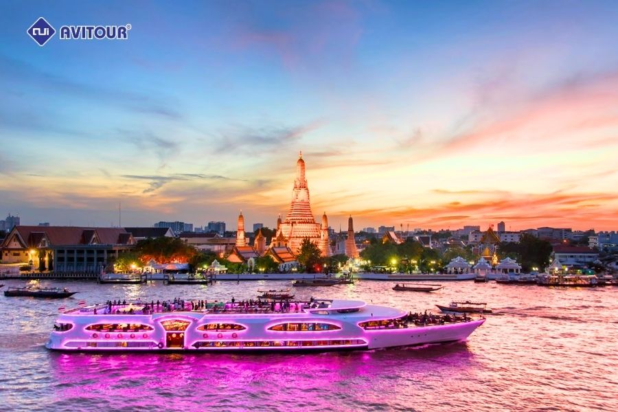 Dạo thuyền trên dòng sông Chao Phraya ngắm Bangkok theo cách rất khác