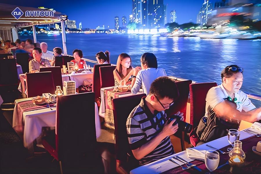 Dạo thuyền trên dòng sông Chao Phraya ngắm Bangkok theo cách rất khác