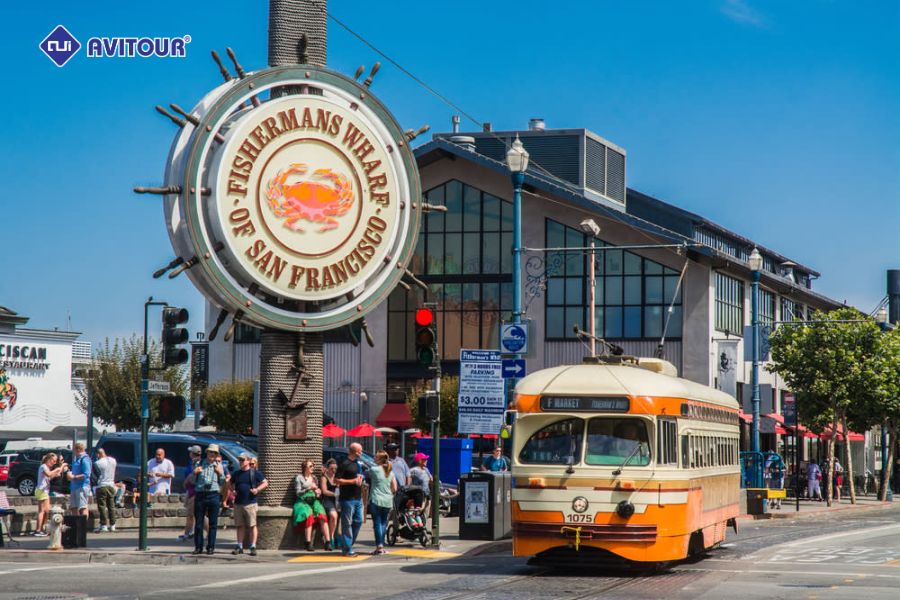 Du lịch đường hoa Lombard và con dốc quanh co đẹp như tranh vẽ