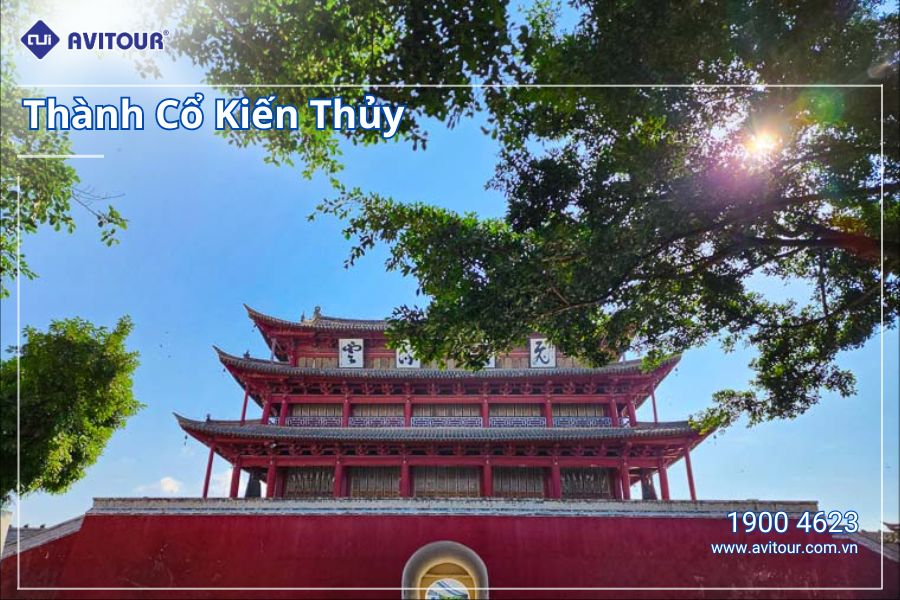Chính sách tour GIÁ TOUR BAO GỒM - Khách sạn theo chương trình 3-4* tiêu chuẩn Trung Quốc (02 người / phòng đôi, không có phòng ngủ 3/ lẻ nam hoặc nữ phụ thu phòng đơn hoặc ở ghép cùng HDV).). - Ăn các bữa theo chương trình (mức 40NDT/bữa chính gồm 8 món + 1 canh). - Xe ô tô đưa đón theo chương trình (10 – 15 người xếp xe 19 -26 chỗ; 16 – 20 người xếp xe 26 -35 chỗ) - Vé vào cửa các điểm thăm quan theo chương trình. - Visa nhập cảnh Trung Quốc (visa đoàn) - Hướng dẫn viên Tiếng Việt theo suốt hành trình và HDV Tiếng Trung tại Trung Quốc. - Bảo hiểm trách nhiệm công ty du lịch mức đền bù cao nhất 10.000USD. Đối với khách trên 70 tuổi mức bảo hiểm mức đền bù cao nhất là 5.000USD (cho bảo hiểm do tai nạn rủi ro trong khi du lịch, không bao gồm bảo hiểm cho các loại bệnh mãn tính và bệnh phát cấp tính). - Nước uống trên ô tô 1 chai/người/ngày, khăn lạnh. - Quà tặng của công ty: Mũ GIÁ TOUR CHƯA BAO GỒM - Chi phí làm hộ chiếu - Tiền tip cho lái xe và HDV, tiêu chuẩn chung 5USD/người/ngày - Chi phí cá nhân như đồ uống giặt là... - Đồ uống tại các bữa ăn - Chi phí phòng đơn 1.500.000 vnd - Vé tham quan khác không nằm trong chương trình - Hóa đơn VAT